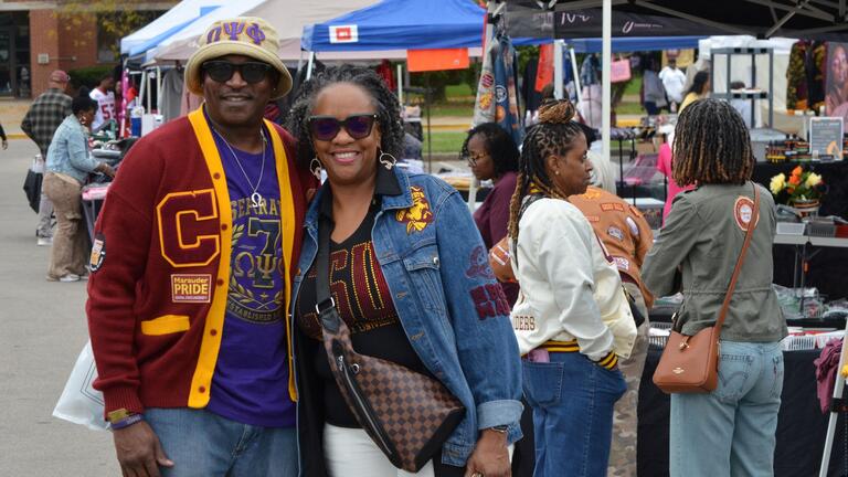 Alumni Shopping at Homecoming Vendors