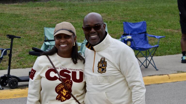 Alumni at Homecoming Parade
