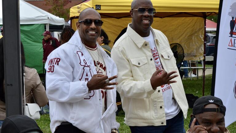 Alumni at Homecoming Parade